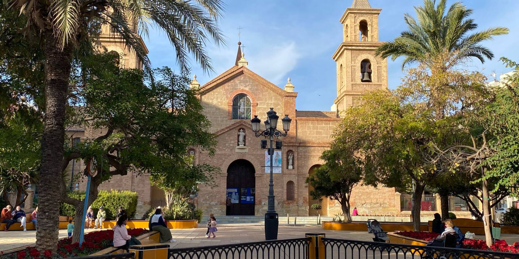 Costa Blancan seurakunnan kirkko Torreviejassa Espanjassa.