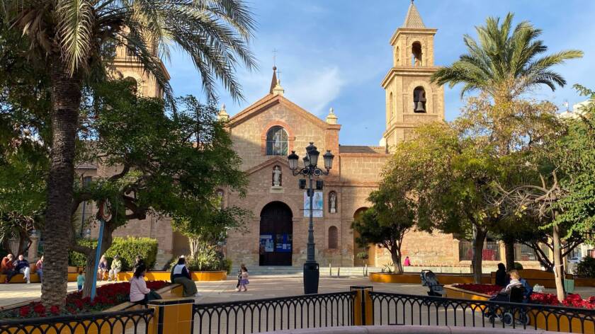 Costa Blancan seurakunnan kirkko Torreviejassa Espanjassa.