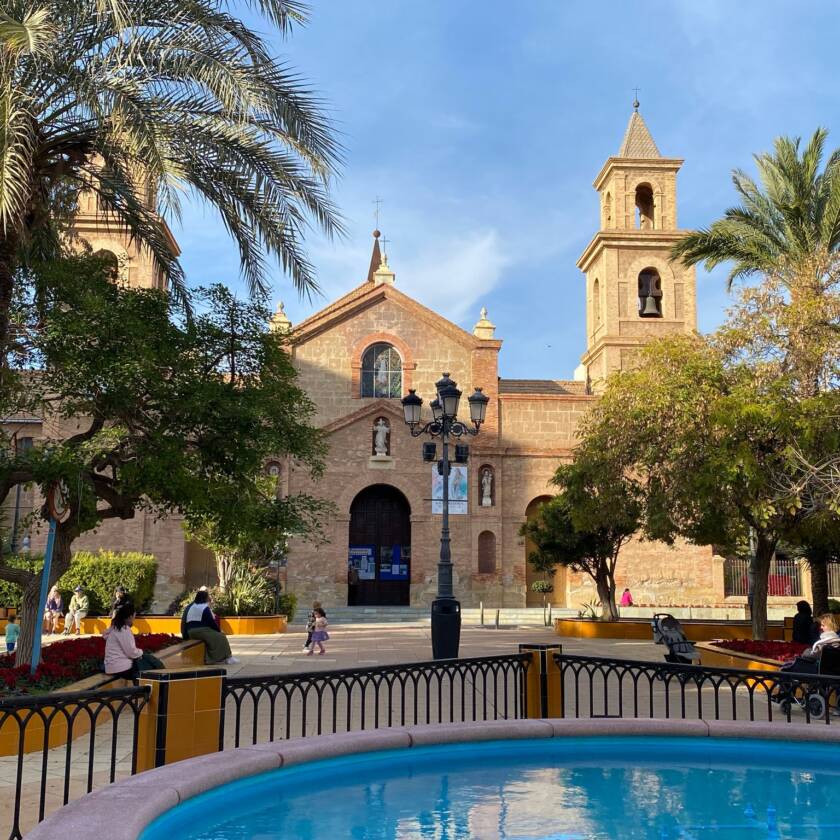 Costa Blancan seurakunnan kirkko Torreviejassa Espanjassa.