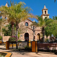 Torreviejan katolinen kirkko Espanjassa.